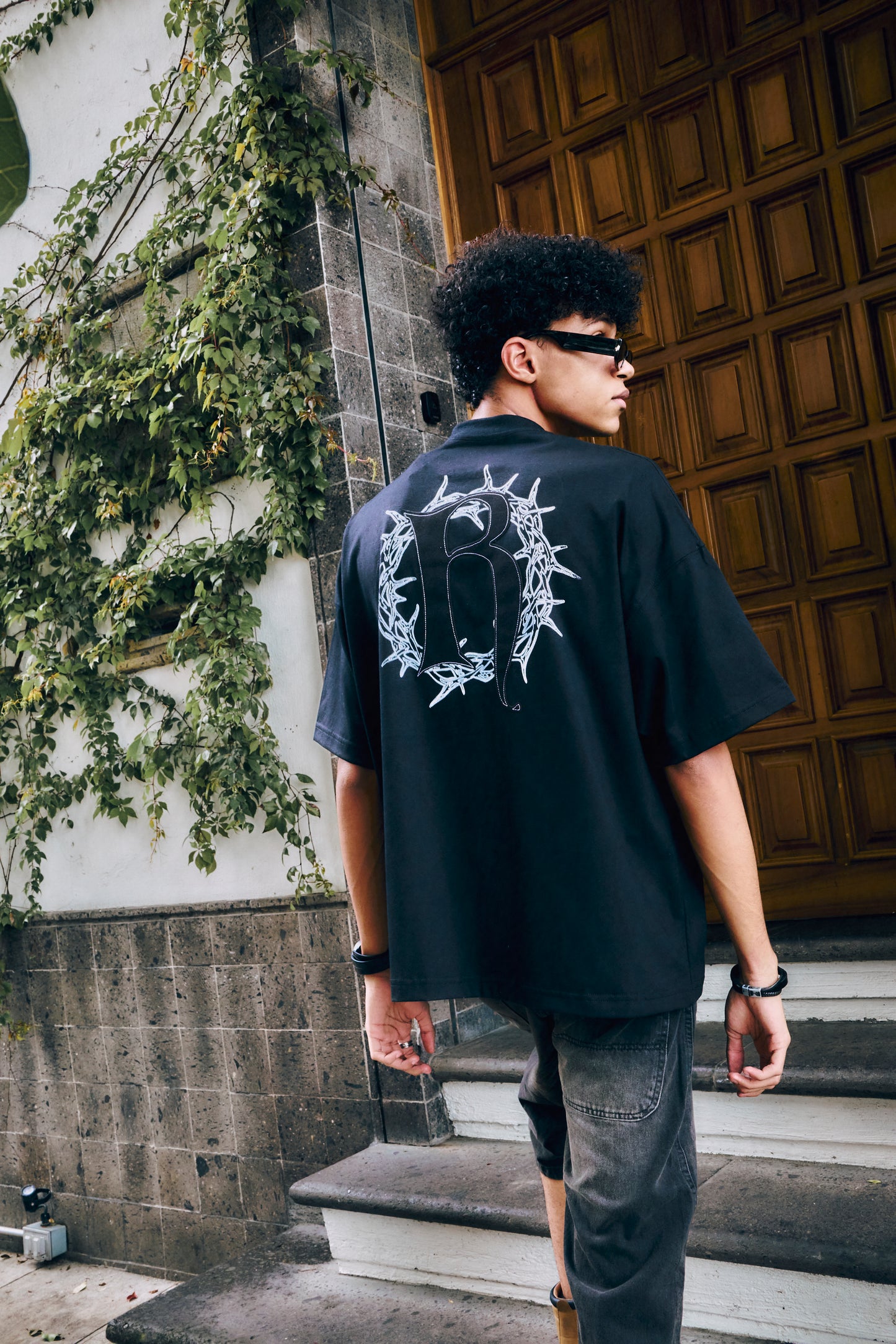 Playera Spine Crown Black
